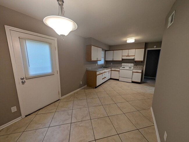 Building Photo - Cute 3 bedroom in Eastmont