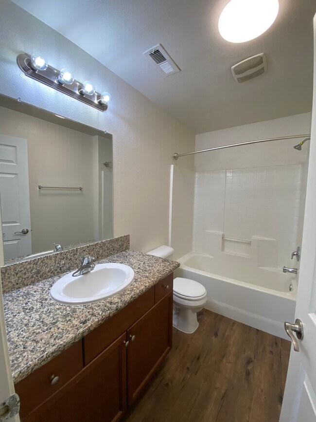 Building Photo - 2109 Bella Oaks Dr
