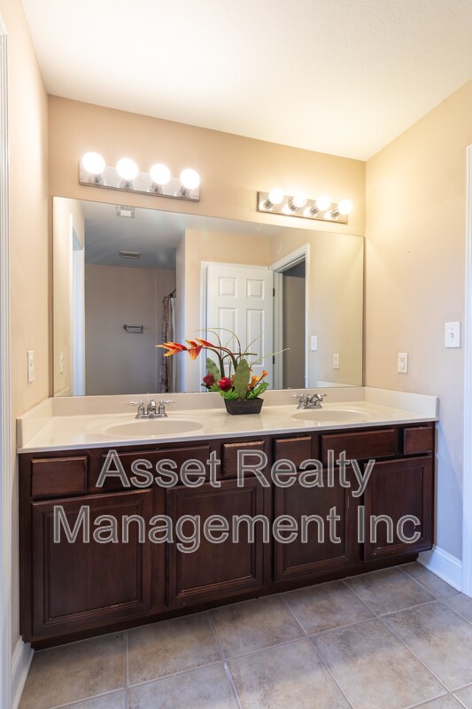 Building Photo - 8334 Bay Gardens Ln