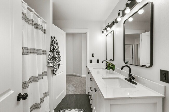 Building Photo - ? Spacious Snohomish Home with Luxury Features & Room to Live! ?