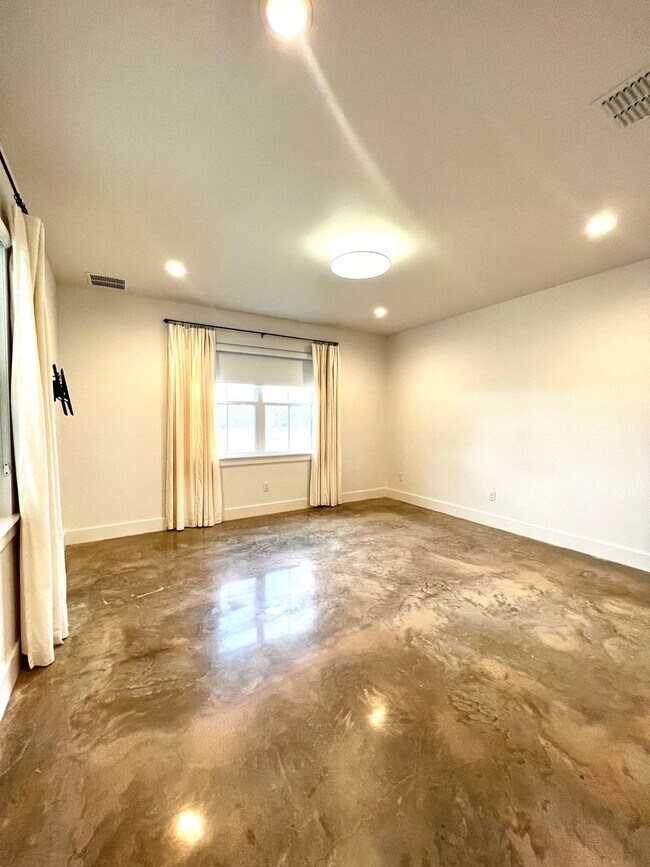 Building Photo - 3/2 For Lease in The Summit.