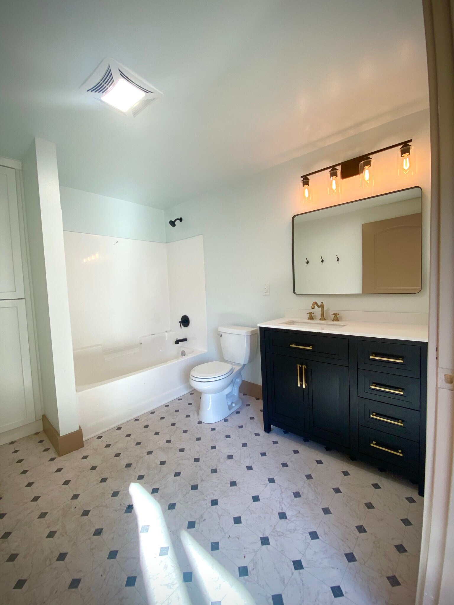Main Level Bath - 736 Ansley Ave