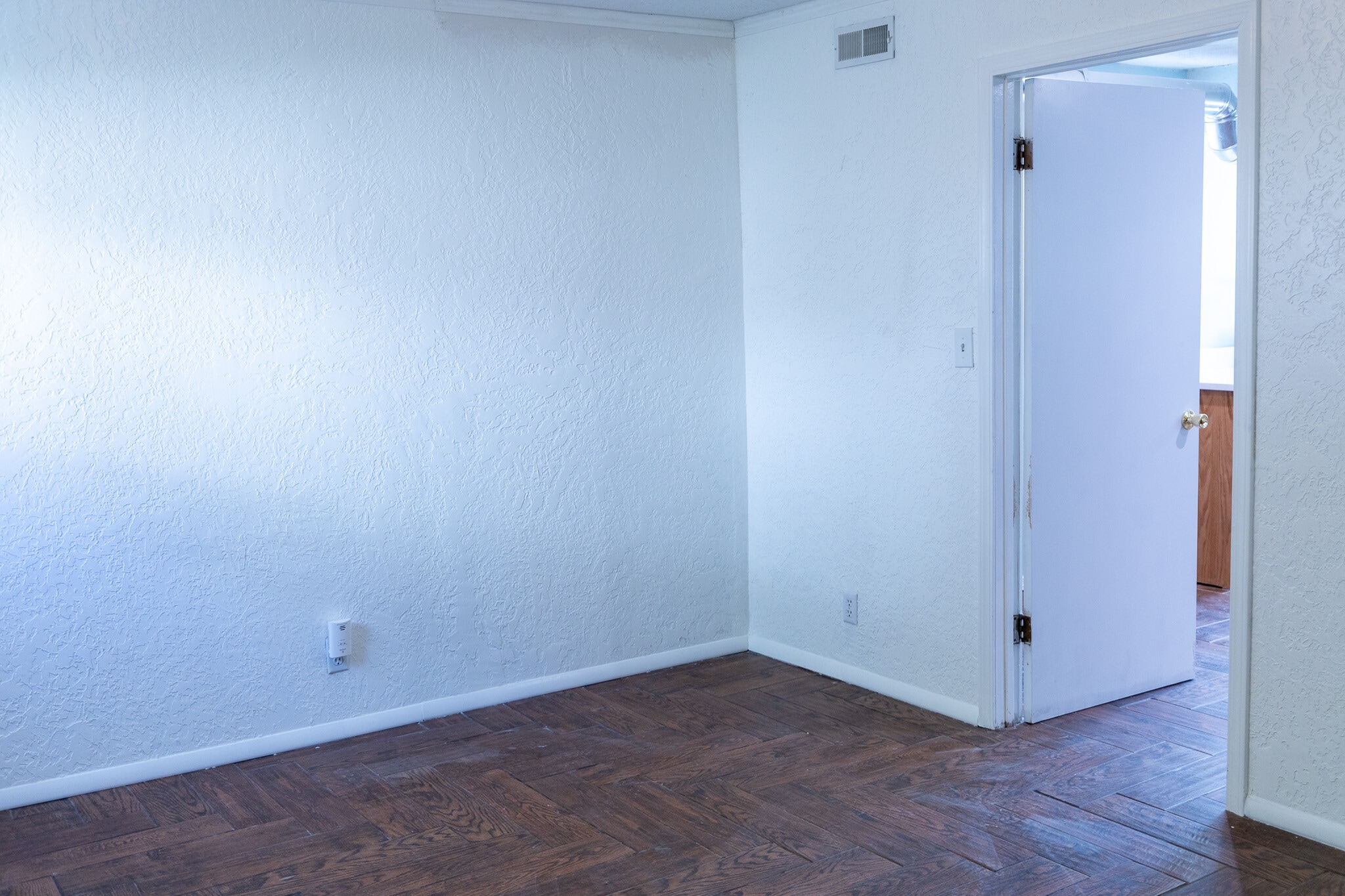 Building Photo - 2233 S 2nd Ave