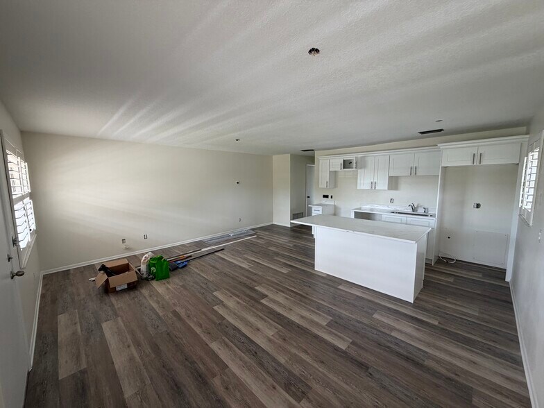 Building Photo - 28 Lake Vista Trl