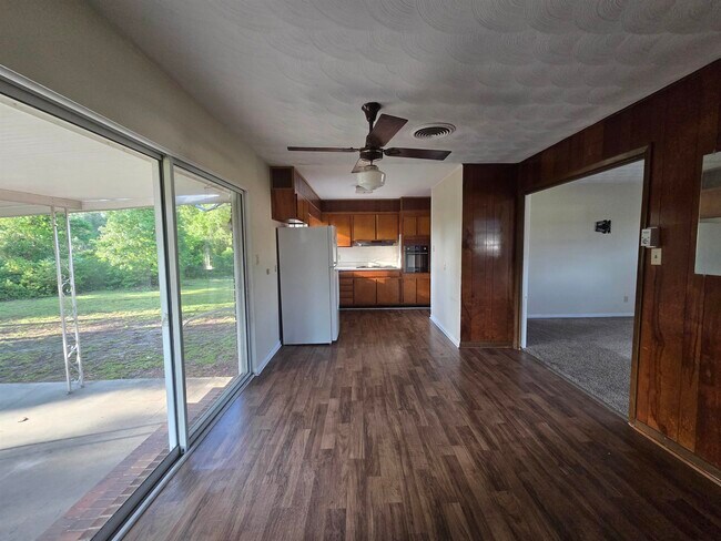 Building Photo - 104 Forest Cir