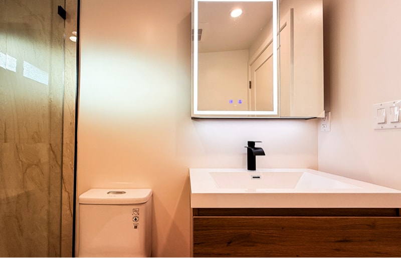 Building Photo - 546 W Ash Ave