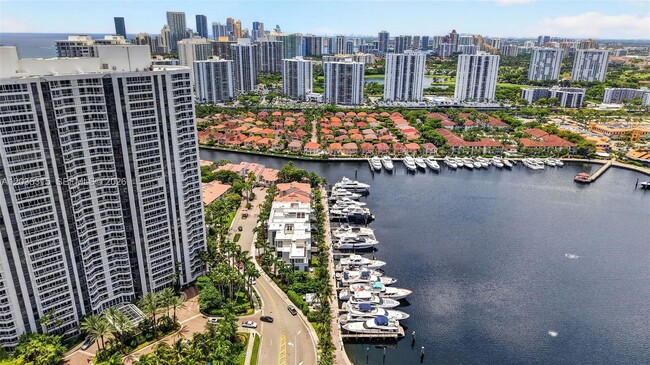 Building Photo - 3750 Yacht Club Dr