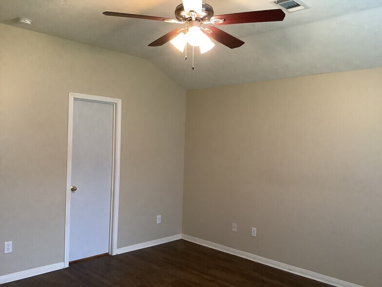 Building Photo - 1423 Hunter Green Ln