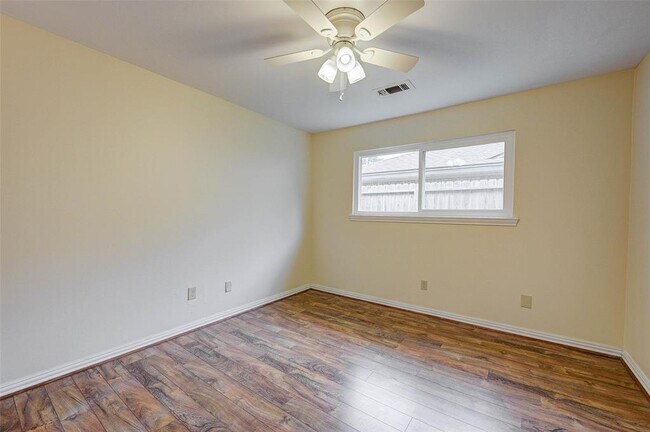 Building Photo - 5403 Clift Haven Dr
