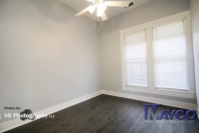 Building Photo - 3 bedroom 2 bath in Highland!