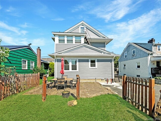 Building Photo - 844 McKinley St