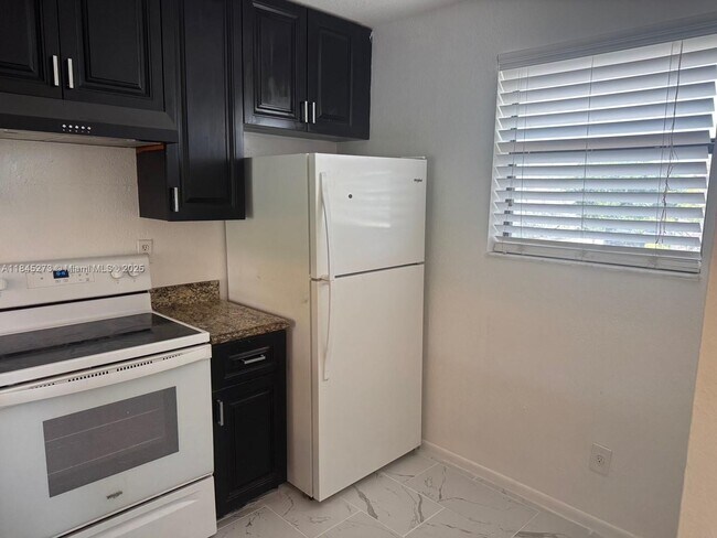 Building Photo - 908 NW 106th Terrace