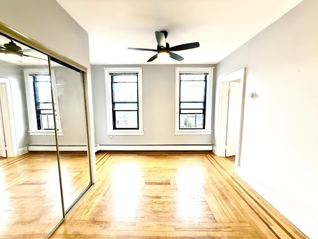 Building Photo - 204 5th St