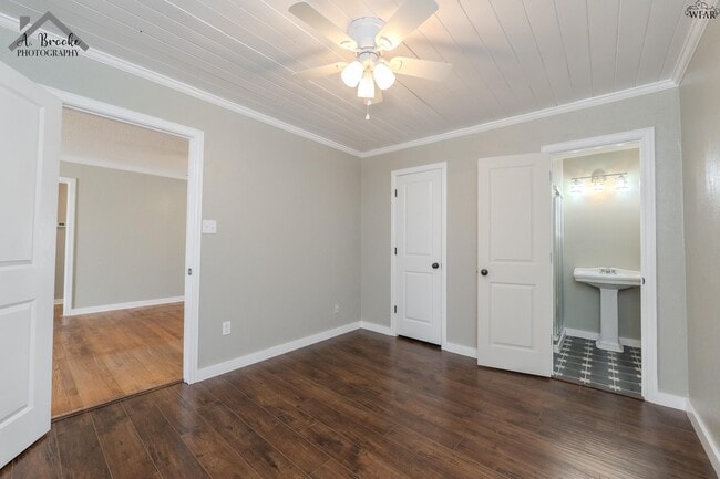 Building Photo - 3121 Sherwood Ln