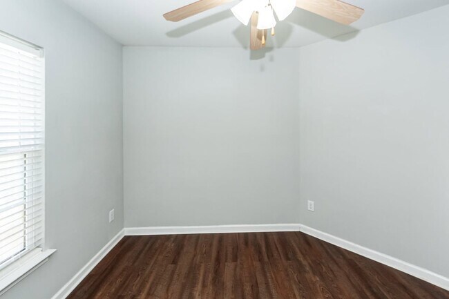 Building Photo - 5150 Trump St