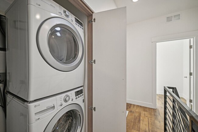 Building Photo - 2BR/2.5BA Condo in Central Ninth | Mountain Views, Solar & Walk to Everything