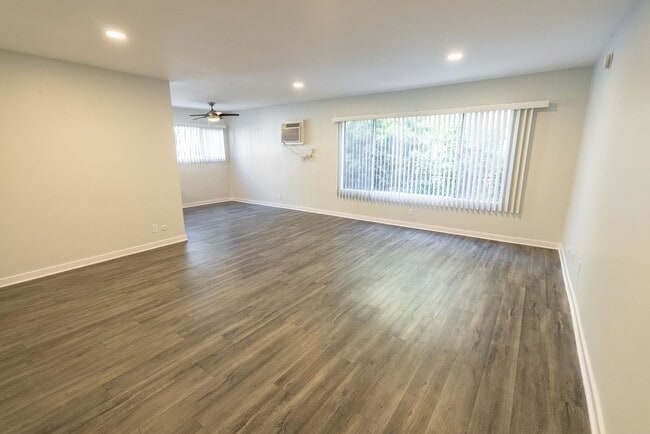 Interior Photo - 1944 Whitley Ave.