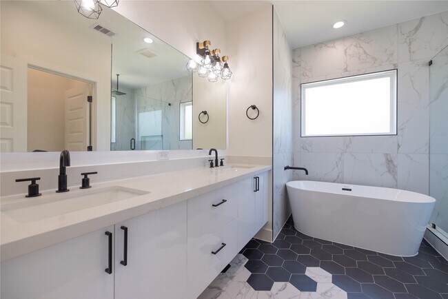 Building Photo - 4104 Alice St