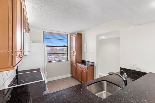 Building Photo - 1524 Whitehall Dr