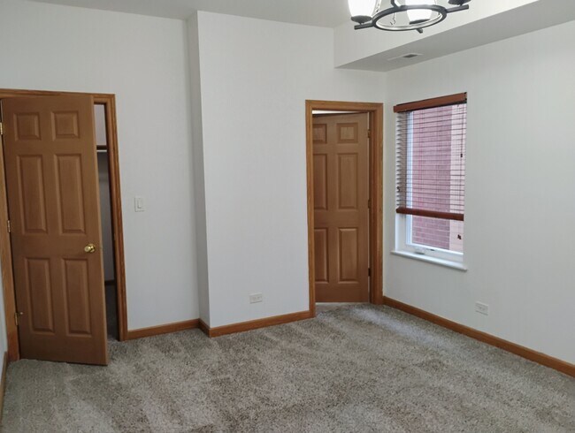 Building Photo - 397 Alles St