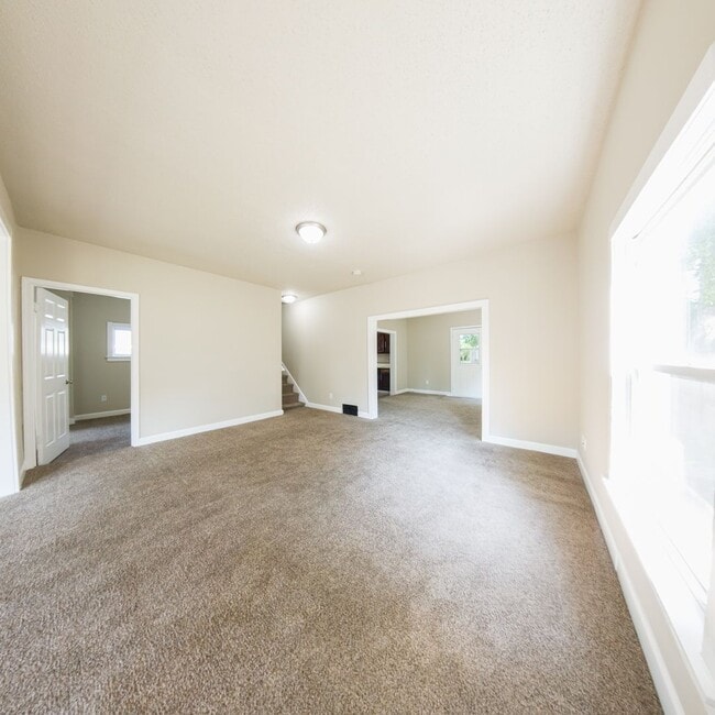 Building Photo - Updated 3 Bedroom 1,800 SQFT Home for Rent