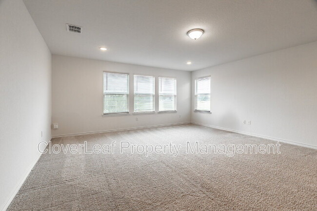 Building Photo - 302 Colonial Blf