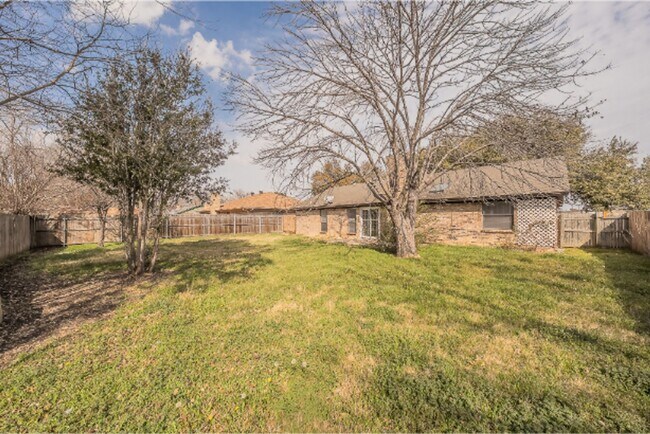 Building Photo - 6753 Spoonwood Ln