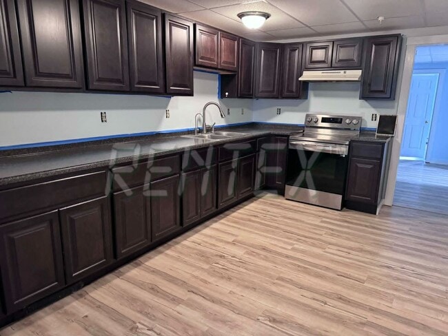 Building Photo - Apartment in Downtown Lisbon Falls
