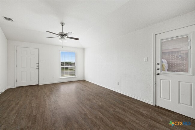 Building Photo - 903 Lasso Dr