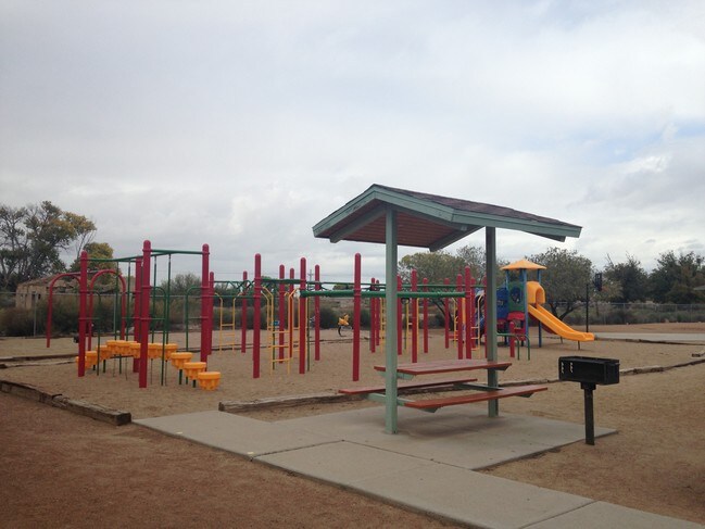 Building Photo - Valle Verde - Income Based