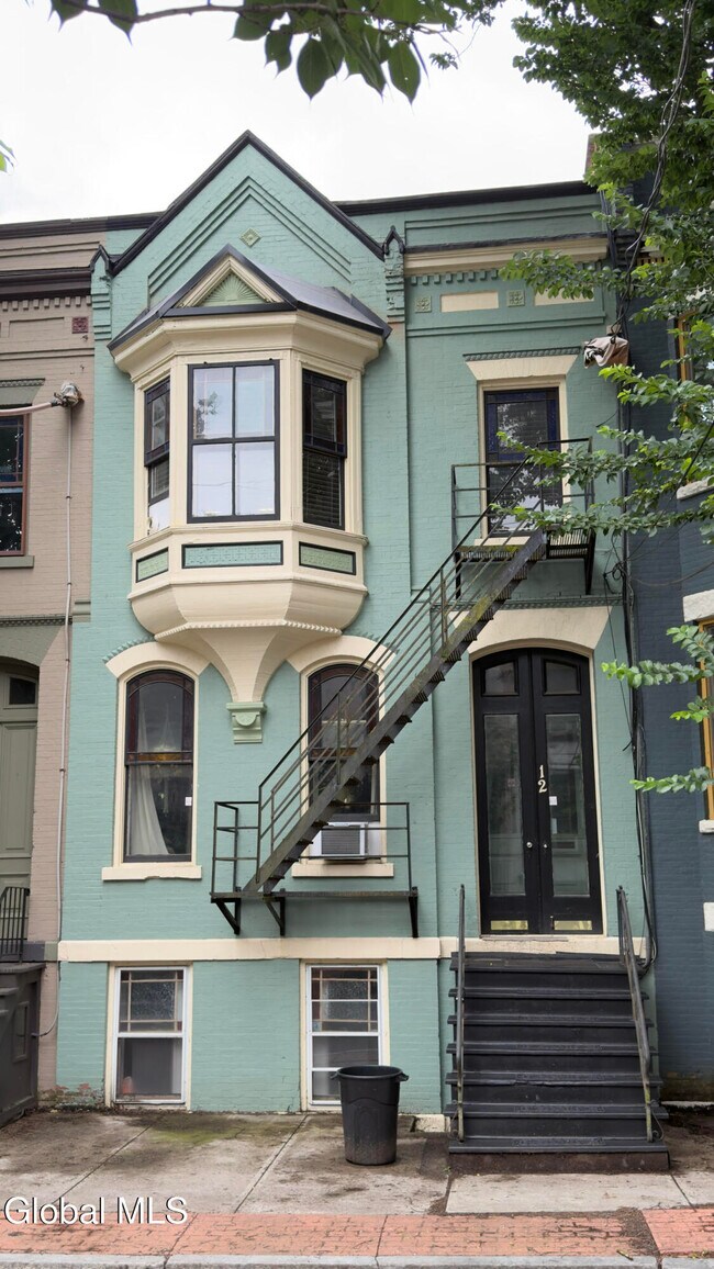 Building Photo - 12 Irving St