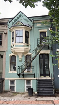 Building Photo - 12 Irving St