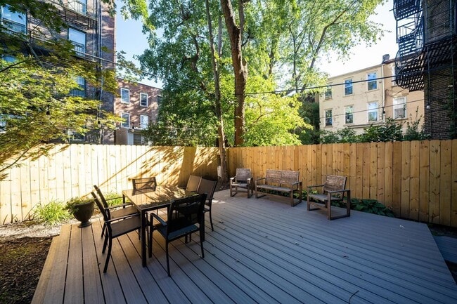 Building Photo - 1009 Willow Ave