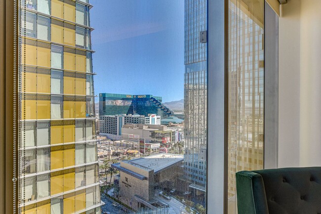 Building Photo - Veer Towers 1410W- Strip Views from this S...