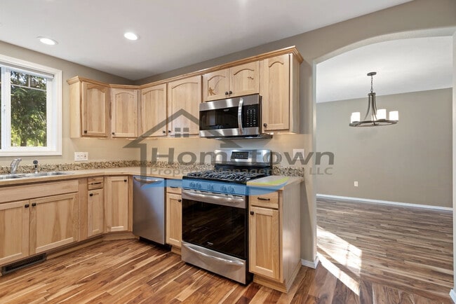 Building Photo - Beautiful Craftsman Home with Amazing Back...