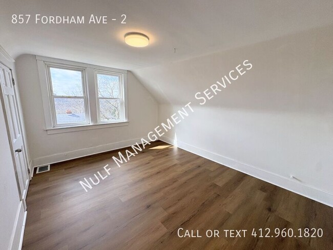 Building Photo - 4 bed, 1 bath apartment in Dormont