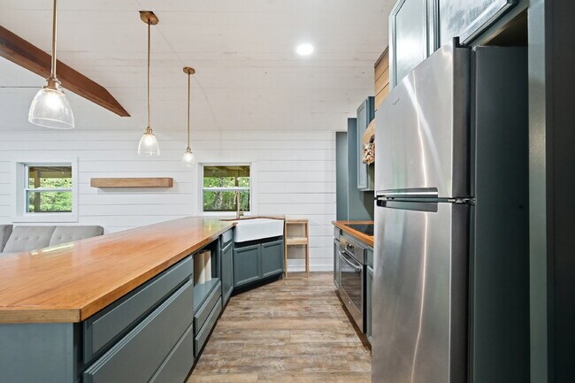 Building Photo - Must-See Country Retreat with Modern Convenience