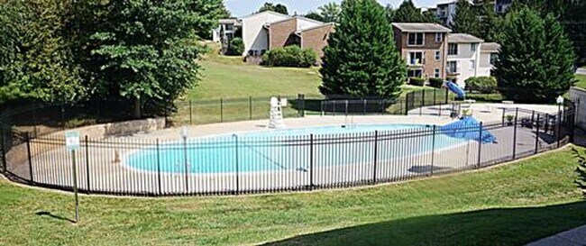 Building Photo - Beautifully Remodel Top-Level Condo!