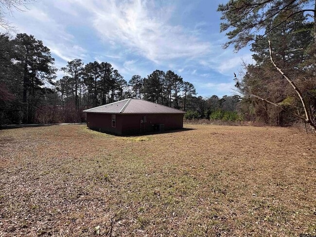 Building Photo - 348 Caroline Ln