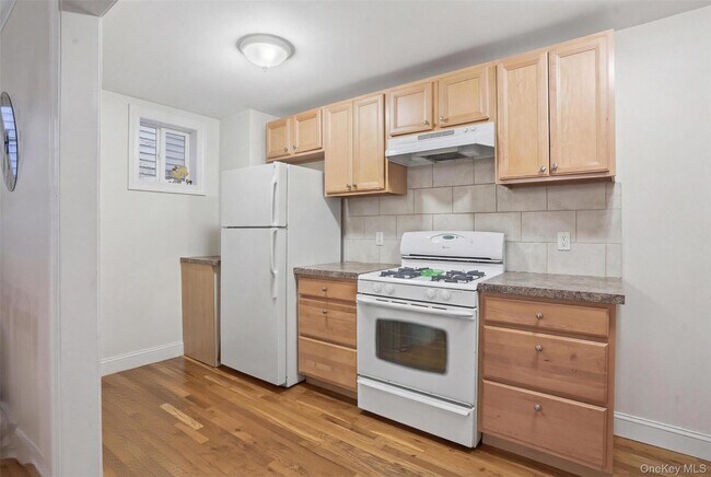 Building Photo - 106 Newport Bridge Rd