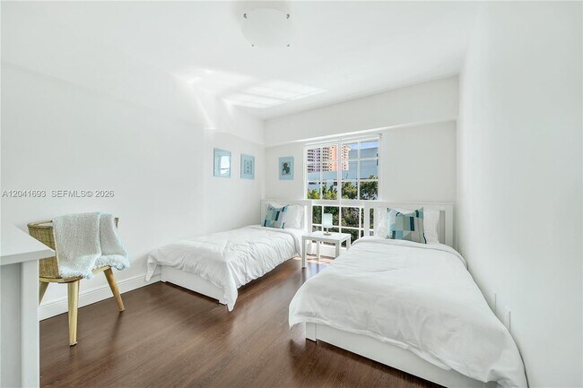 Building Photo - 290 Sunrise Dr