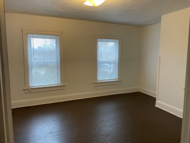 Building Photo - 5 Circle St