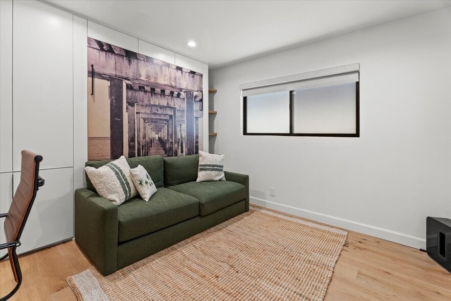 Building Photo - 21 Westwind St