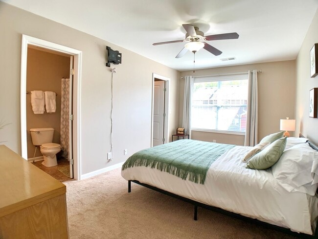 Building Photo - 308 Sam Houston Cir