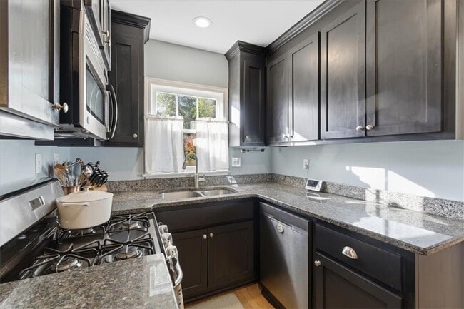 Building Photo - 693 Glenwood Ave SE