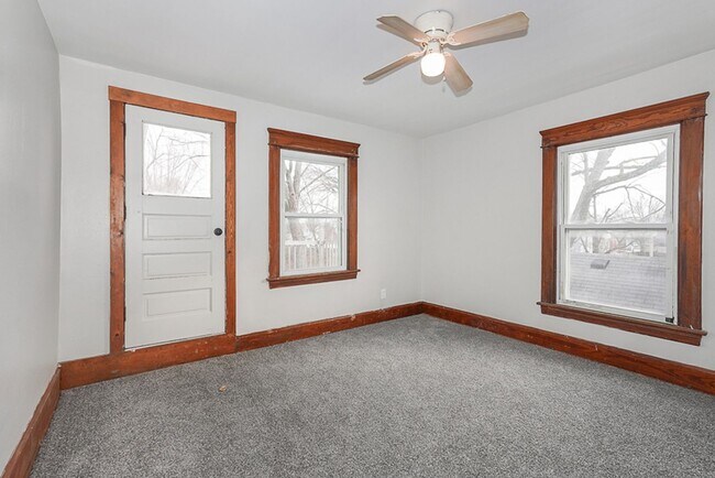 Building Photo - 1025 W 23rd St