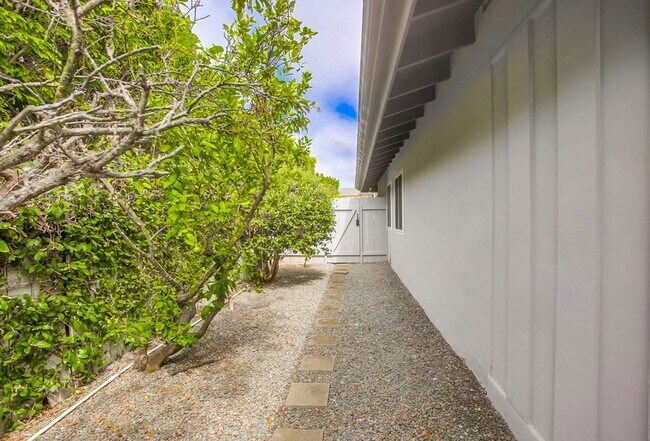 Building Photo - Modern Ocean View Home in La Jolla 4 Bed, 3 Bath