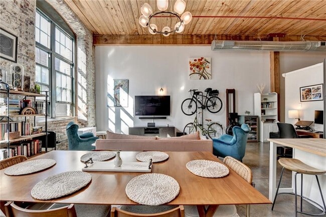 Building Photo - 170 Boulevard SE