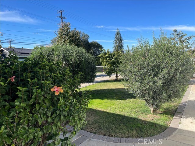 Building Photo - 1188 W Cypress Ave