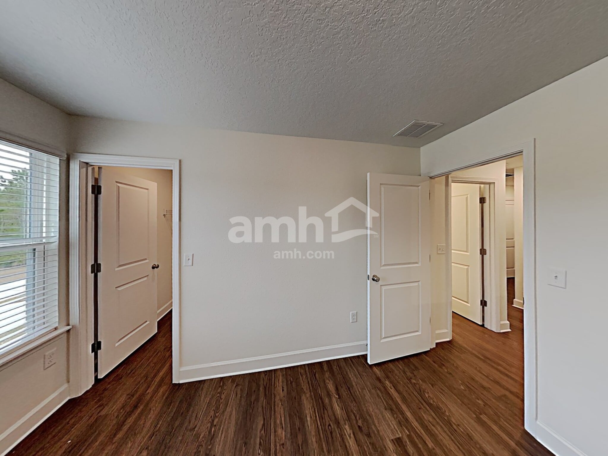 Building Photo - 152 Opal Way